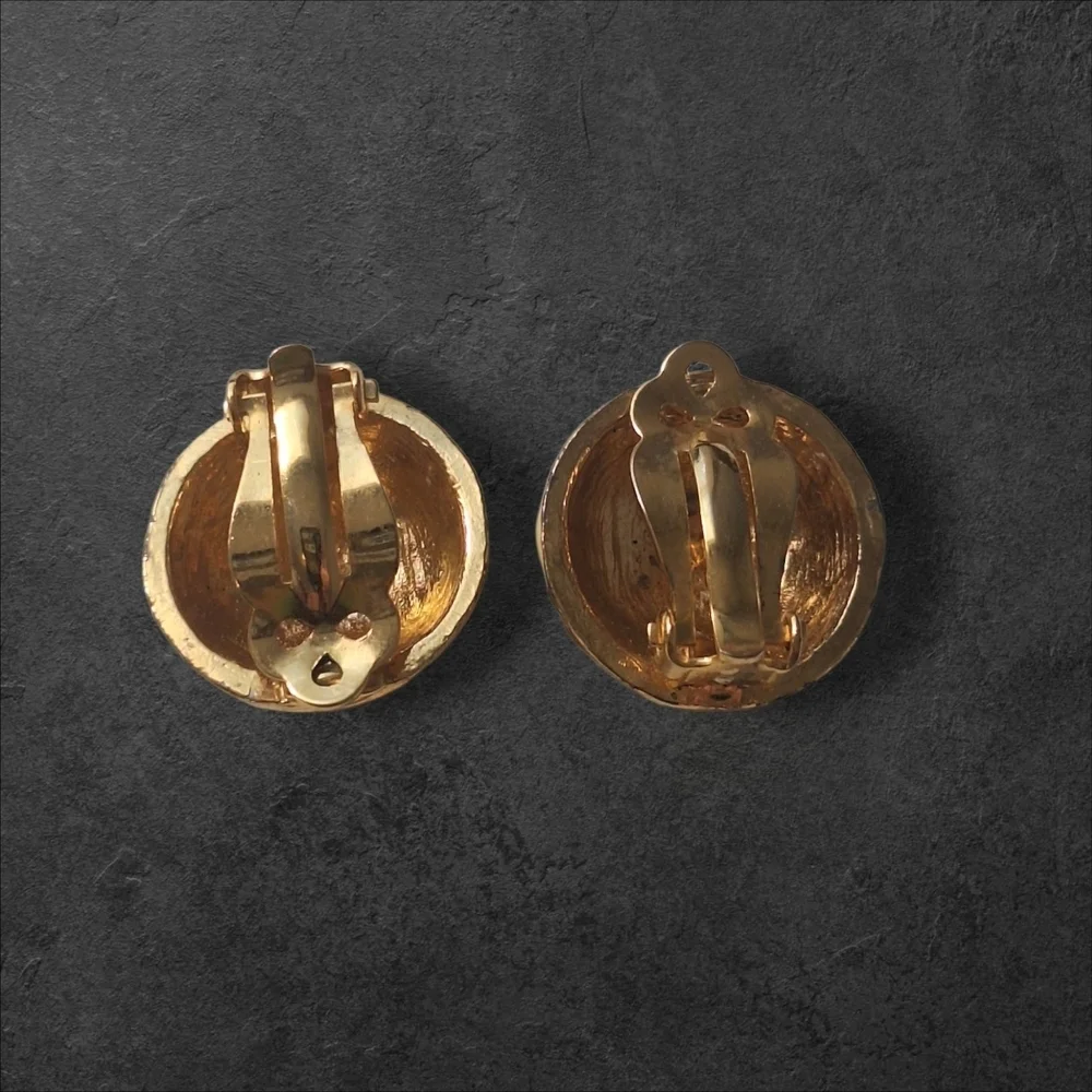 Vintage elegant round